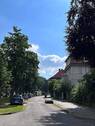 Straße vor der Villa.JPG - Grundstück zum Kaufen in Markkleeberg