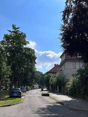 Straße vor der Villa.JPG - Grundstück zum Kaufen in Markkleeberg
