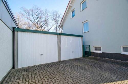 Garagen + Freiplätze - 