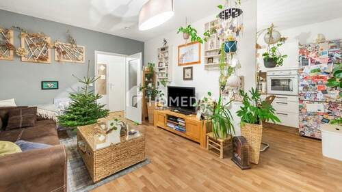 Wohnzimmer 2 - 2 Zimmer Etagenwohnung in Berlin