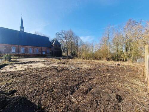 Grundstück + Lage - Baugrundstück in ruhiger Lage - mit vorhandener Baugenehmigung und für den Baustart vorbereitet.