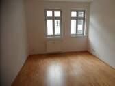 Schlafzimmer, Laminat, 2 Fenster - 