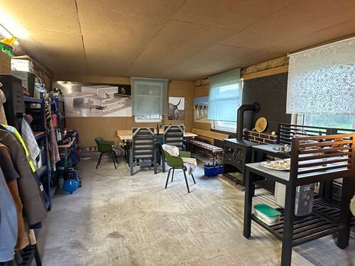 Werkstatt mit Kaminofen - 
