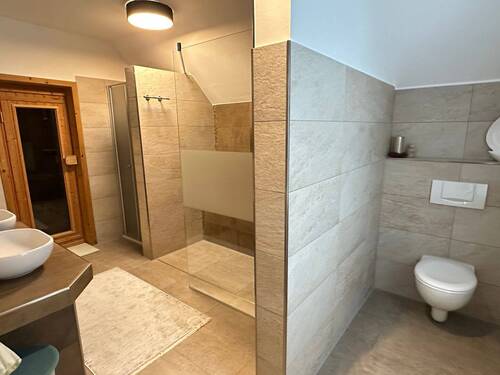 und Bad en Suite mit Sauna - 