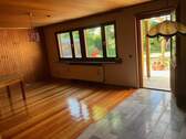 Wohnraum 1 EG mit Zugang Terrasse - 