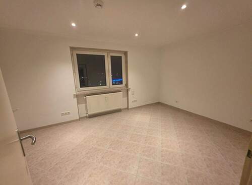 Bild 2 - 2 Zimmer Etagenwohnung zur Miete in maintal