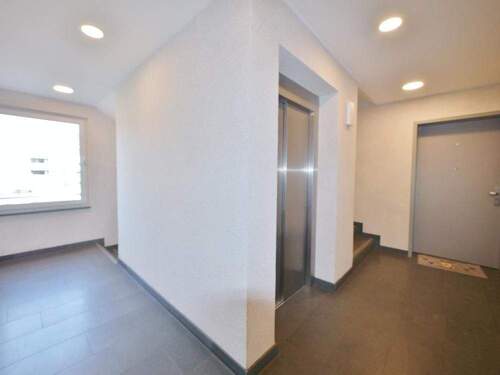 Treppenhaus / Wohnungseingang - 