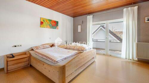 1. OG Schlafzimmer 1 - 