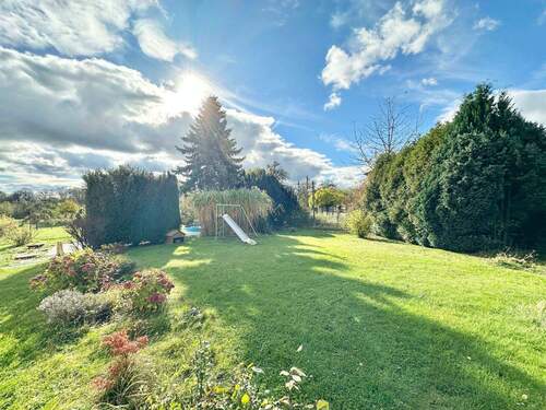sehr schöner Garten - 6 Zimmer Einfamilienhaus in Dresden