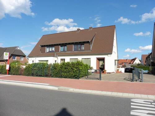 Ansicht.JPG - gemütliche 3,5-Zimmer-Dachgeschoss-Wohnung mit Garage & Gartenanteil