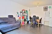Wohnzimmer - 2 Zi-EG-Hochparterre Whg, mit Balkon und Garage