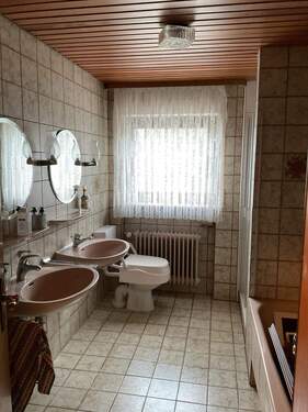Badezimmer im Erdgeschoss - 