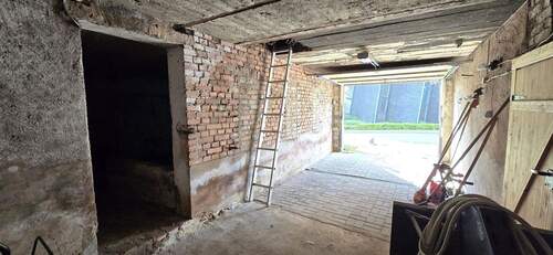 Keller: Garage in der alten Scheune - 