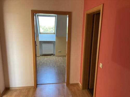 Flur - Etagenwohnung mit 57,10 m&sup2; in Zwickau zum Kaufen