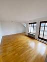 Zimmer 1 - 3 Zimmer Etagenwohnung in München