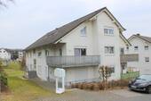 Frontansicht - Helle 4 Zimmerwohnung mit Garage