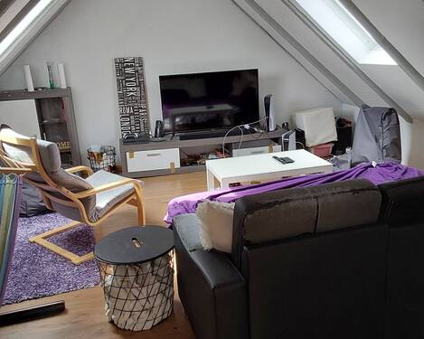 Dachgeschosszimmer - 5 Zimmerwohnung - Wohnung als WG bis 4 Personen