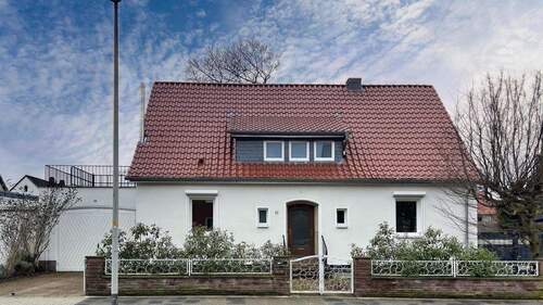 Front - 6 Zimmer Einfamilienhaus zum Kaufen in Hannover