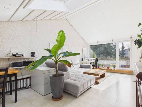 Wohnbereich - Lichtdurchflutete 4,5-Zimmer Dachgeschosswohnung