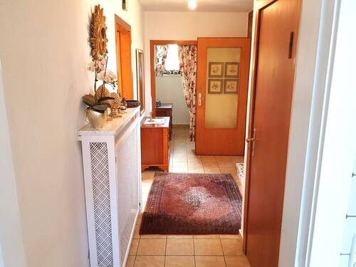 Flur-Eingangsbereich - 3 Zimmer Mehrfamilienhaus, Wohnhaus in Lübeck