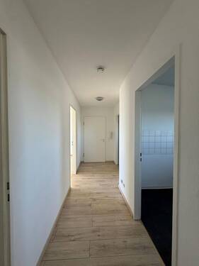 Flur - 3-Zimmer-Dachgeschosswohnung mit Terrasse im ruhigen Großkugel