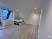 Zimmer 1 - 6 Zimmer Etagenwohnung in Stuttgart