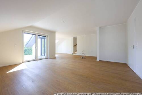 3 Wohnzimmer Blickrichtung offene Küche - 4 Zimmer Etagenwohnung in Halstenbek