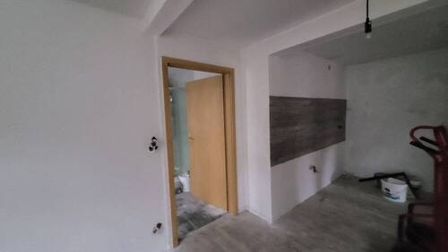 Blick Küche / Zugang Bad - 