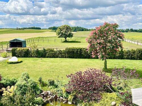 Traumblick aus dem Obergeschoss ins Naturschutzgeb - 