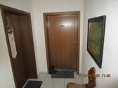342. Hausflur mit Eingangsbereich der Wohnung..JP - 