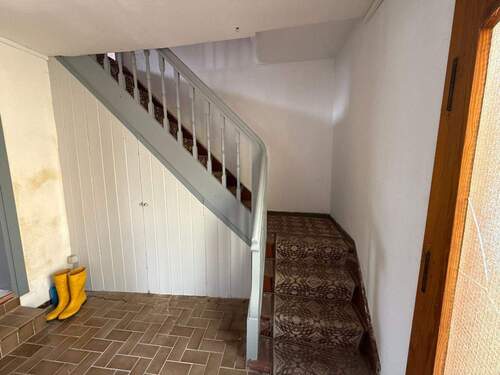 Treppenhaus - Einfamilienhaus mit 140,00 m&sup2; in Altenburschla zum Kaufen