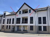 Straßenansicht Hauptstraße - Moderne 2 Zimmer Wohnung mit Loggia und Stellplatz