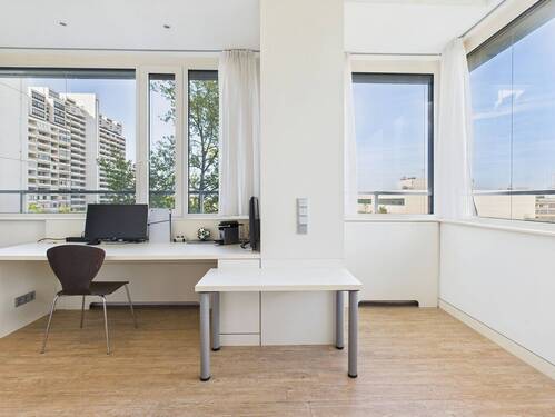 03_Arbeitsnische mit Panoramafenster - Etagenwohnung mit 28,20 m² in München zum Kaufen
