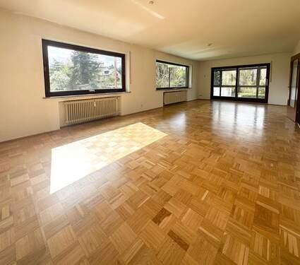 sonst alle Wohnungen mit Parkettböden - 