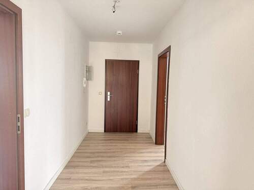 Flur - 3 Zimmer Etagenwohnung in Zwickau