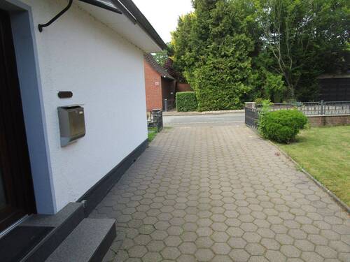 74. Hausauffahrt..JPG - 