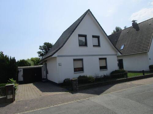 4. Nordwestseite des Hauses..JPG - Nordseeheilbad Cuxhaven: Stadtteil Altenbruch Einfamilienhaus mit Garage, Wintergarten sowie Werkstatt & Gewächshaus