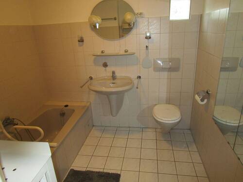 276. Badezimmer im EG.des Hauses..JPG - 