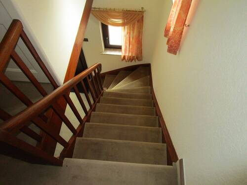 323. Wohntreppe des Hauses..JPG - 
