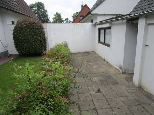 63. Hintere Südseite des Hauses mit Terrassenberei - 