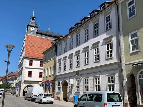 Außenansicht - Gemütliche 2-Raum-Maisonette mit Aufzug - Wohnen direkt am Marktplatz von Hildburghausen