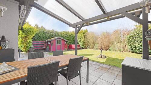 Terrasse - Wohnen im Grünen: Freistehendes Einfamilienhaus mit unverbaubarem Feldblick