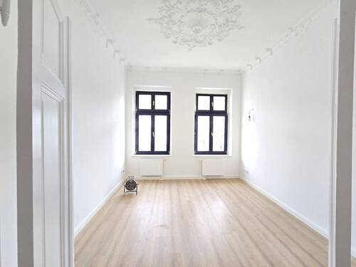 Schlafzimmer 1 - Sanierte Altbauwohnung mit Stuck und Flügeltüren