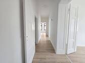 Flur vom Eingangsbereich - 4 Zimmer Etagenwohnung zur Miete in Magdeburg / Sudenburg