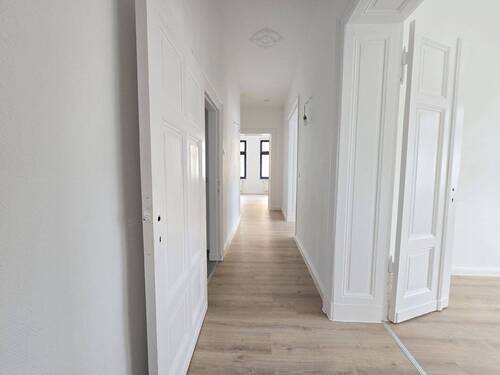 Flur vom Eingangsbereich - 4 Zimmer Etagenwohnung zur Miete in Magdeburg / Sudenburg