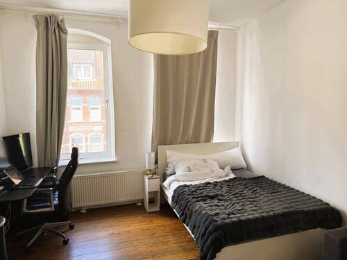 Bild 1 - Altbau 3,5 Zimmer mit Balkon nahe Bahnhof
