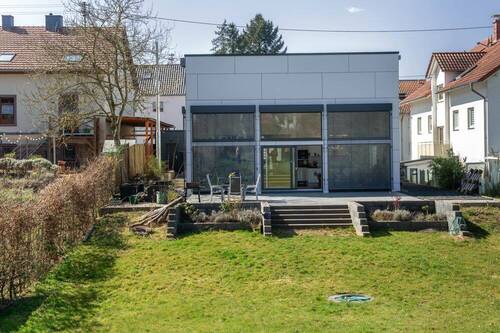 Rückansicht mit Terrasse - 