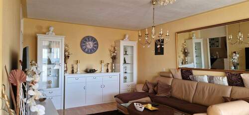 Wohnzimmer - 4 Zimmer Etagenwohnung zum Kaufen in Bietigheim-Bissingen