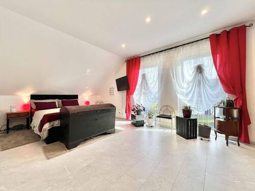 Das großzügige Schlafzimmer - 