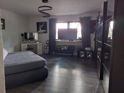 UG: Zimmer - 